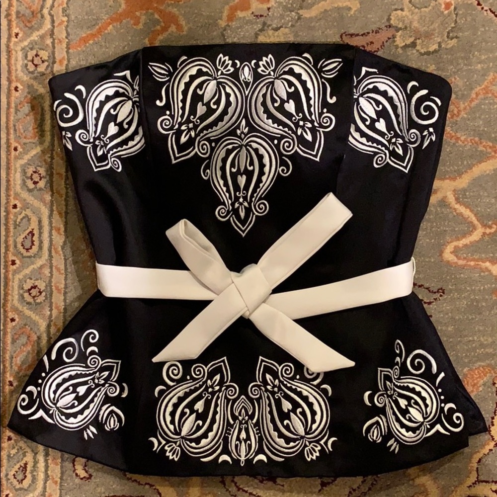 Women’s White House Black Market Strapless Top